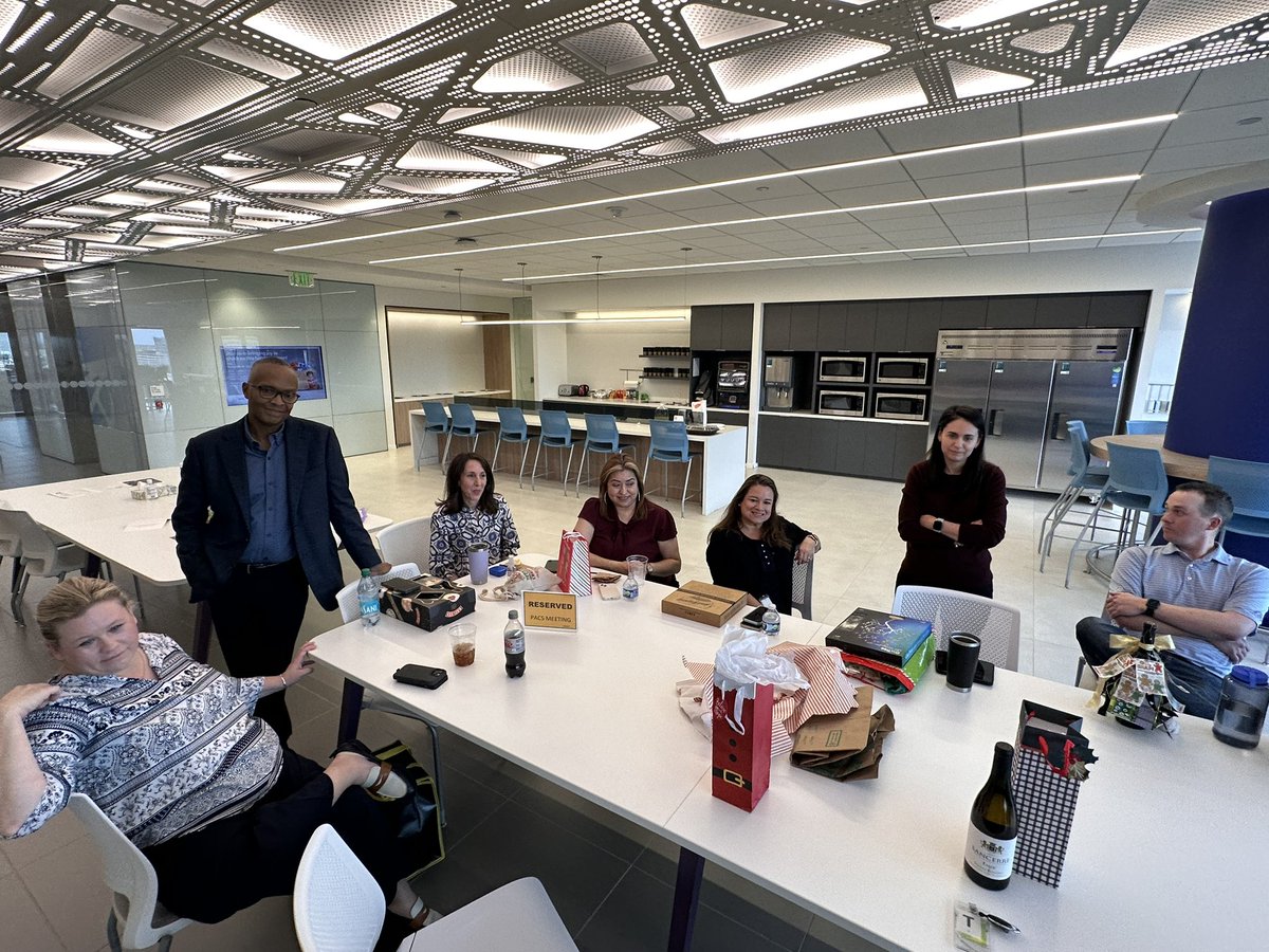 ReneeGsays's tweet photo. I��m only as good as my team. I work with the best at @Enbridge. 
#Christmas  #HAPPYHOLIDAYS https://t.co/MWLmdScS3C