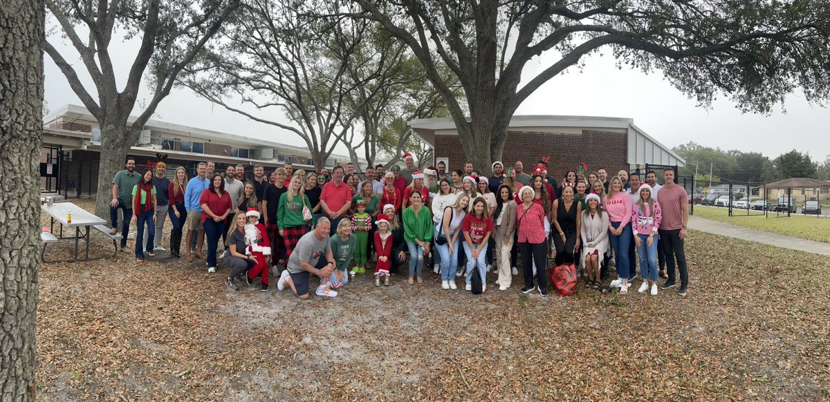 FosterElemHCPS's tweet photo. Wow!  #christmaswithclass was amazing for every single student on campus.  Special thank you to our donors and Principal Gloria Waite for making this happen! #CommunitySchools @HCPS_FACE @Community_Sch @TransformHCPS @HillsboroughSch https://t.co/04PGFw6QAX