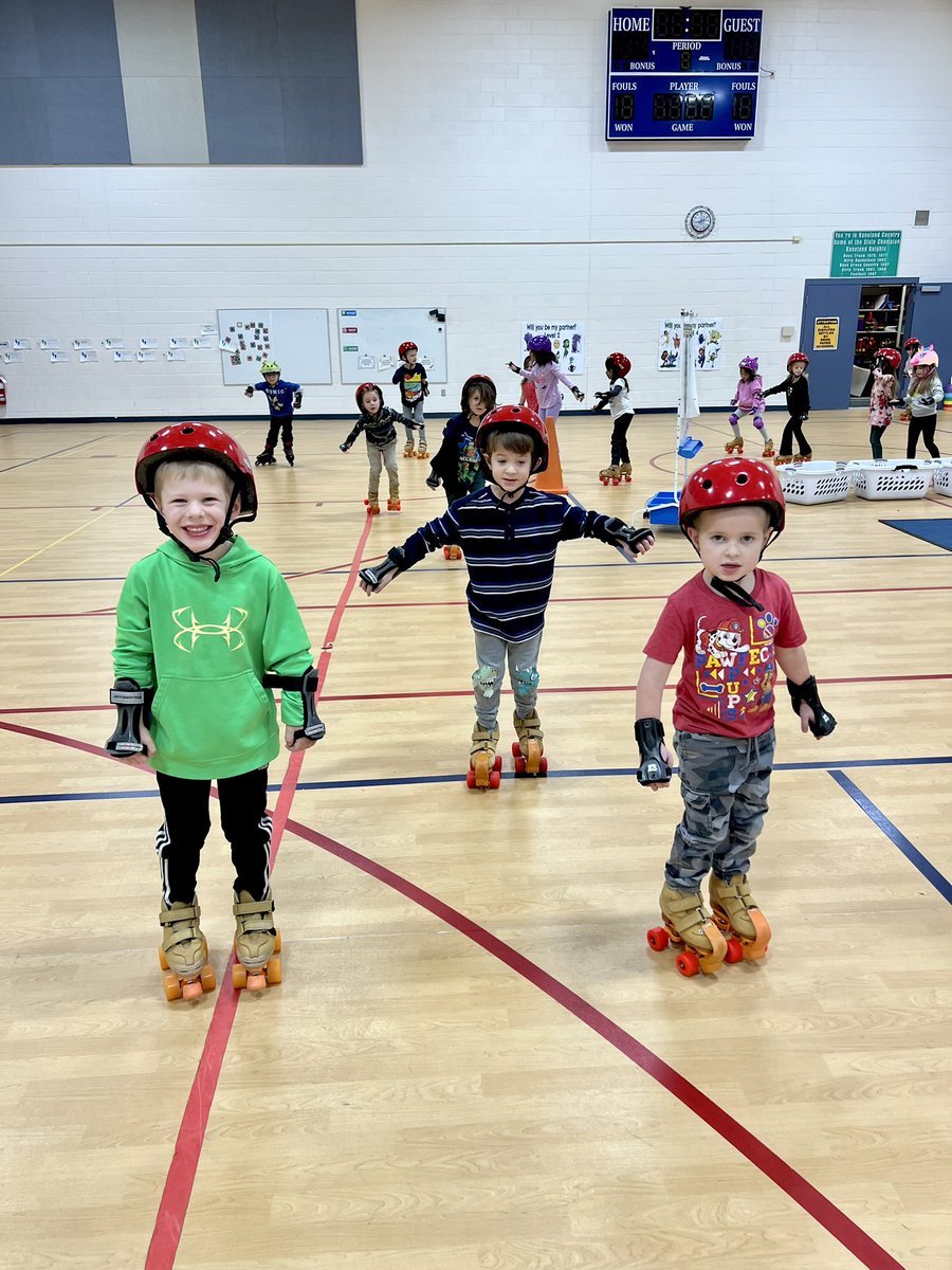 Coovert_in_KDG's tweet image. One of our favorite units in P.E. is over! #SkatingFun