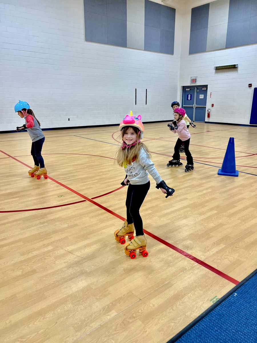 Coovert_in_KDG's tweet image. One of our favorite units in P.E. is over! #SkatingFun