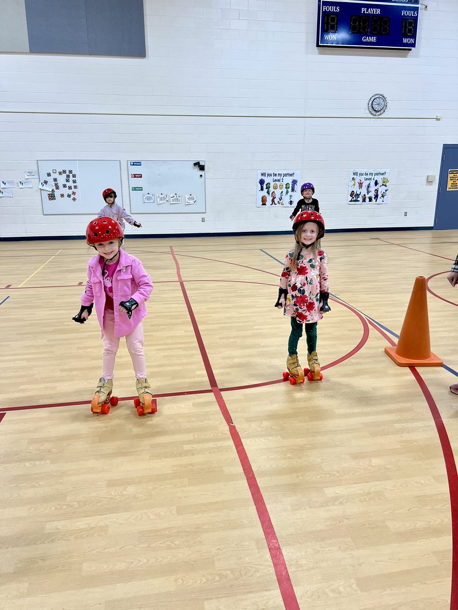 Coovert_in_KDG's tweet image. One of our favorite units in P.E. is over! #SkatingFun