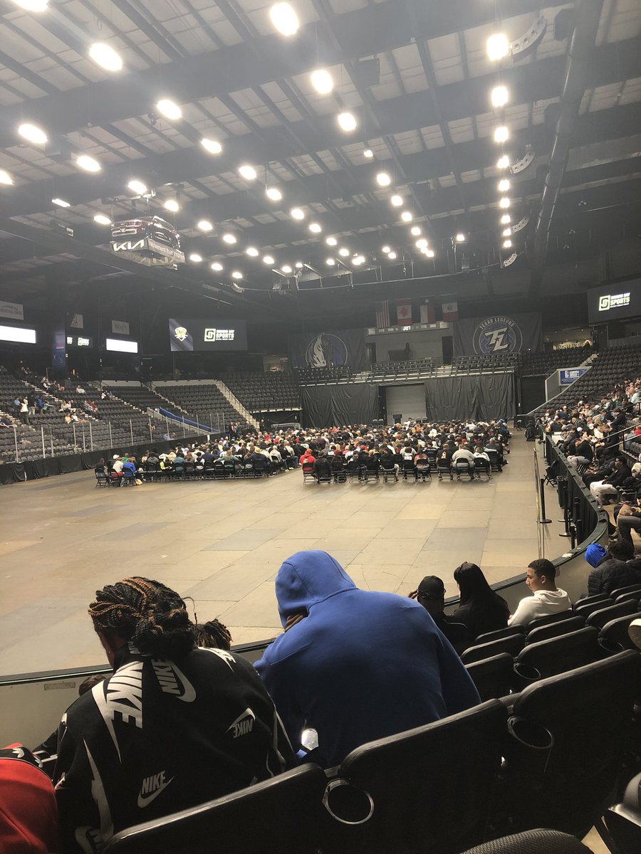 ohodson52's tweet photo. What an amazing opening ceremony at #TheNationalCombine today, including hearing from the inspiring @EmmittSmith22. Truly grateful for this opportunity. @USArmyBowl @SDSports #opreps #maxpreps #SIlive #highschoolfootball #football #dallascowboys #football https://t.co/9qaQFIvszt