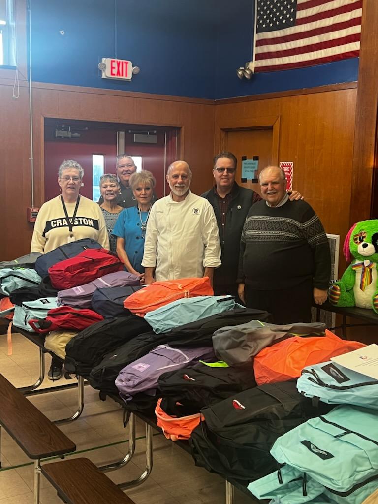 Snapchef's tweet image. 🎒✨ Giving Back! ✨🎒
Snapchef teamed up with @acfrhodeisland, ACF Rhode Island to pack &amp;amp; distribute 72 backpacks filled with school supplies! 📚✏️
Proud to support our community. Thank you to all who made it possible! 💙
#CommunitySupport #GivingBack #CookConnectCreateChange