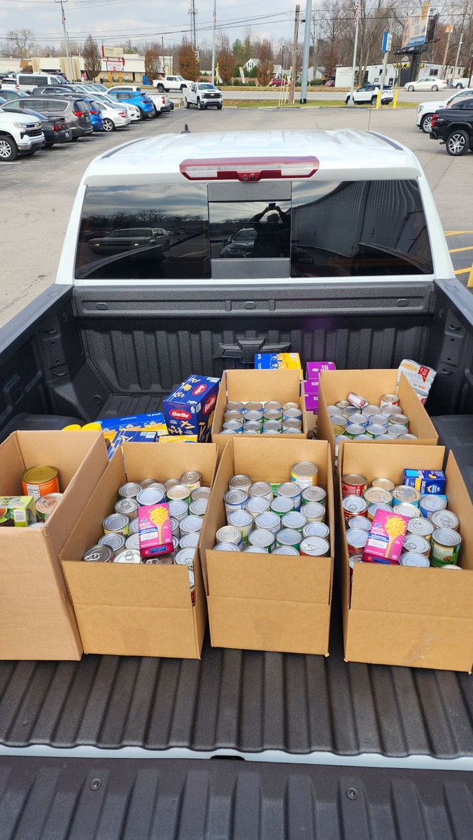 weakley_l's tweet photo. Thank you, Bob Hook Chevrolet, for partnering with Fern Creek Elementary School for our food drive. Together we contributed 1,733 food items. Food will benefit the Fern Creek Highview United Ministries Dare To Care Food Pantry. @FernCreekElem_1 @Principal_FCES @GoffnerGwen https://t.co/hFXb4P47qj