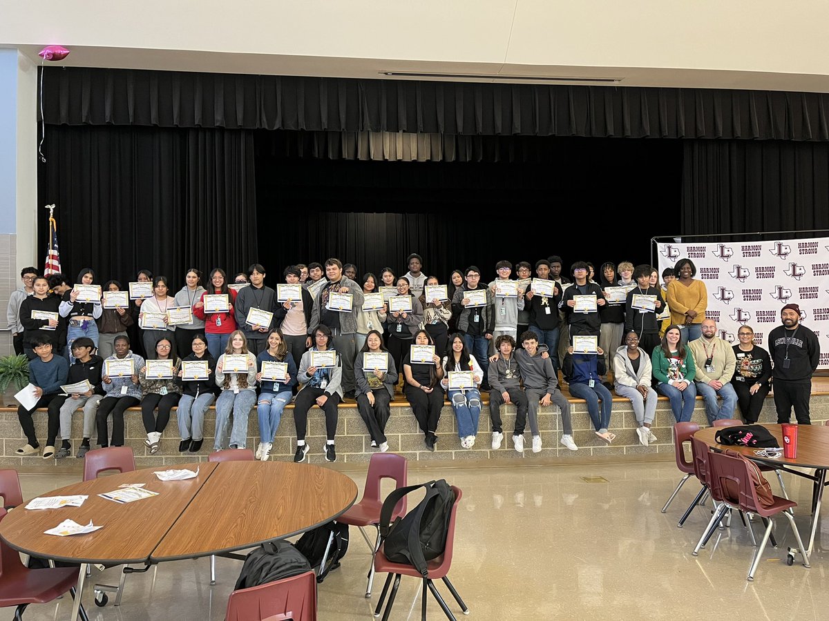 Today we celebrated our students who had perfect attendance this semester with a certificate and treats! Congratulations! 🎊🎉🎈