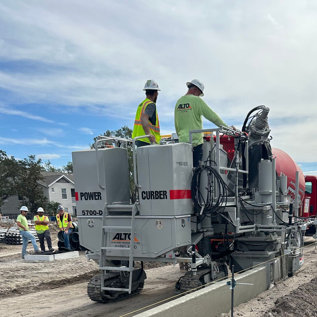 This customer is using their new #PowerCurber 5700-D, configured for right-side pouring, to pour stand-up curb in Florida.

#PowerCurbers #PowerPavers #ConcreteConstruction #Construction #Slipform #MadeInUSA