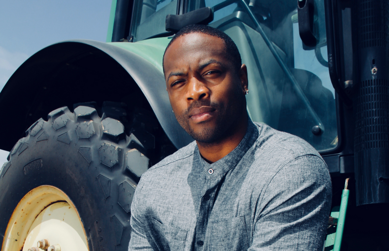 StarryMag's tweet photo. .@SerDariusBlain fans snag some scoop on making the sweet new @HallmarkPlus series #Holidazed watching Editor @NotYerAvgChick's exclusive interview with the star at https://t.co/8YyqlRtxh2! https://t.co/yCpWpXRuV9