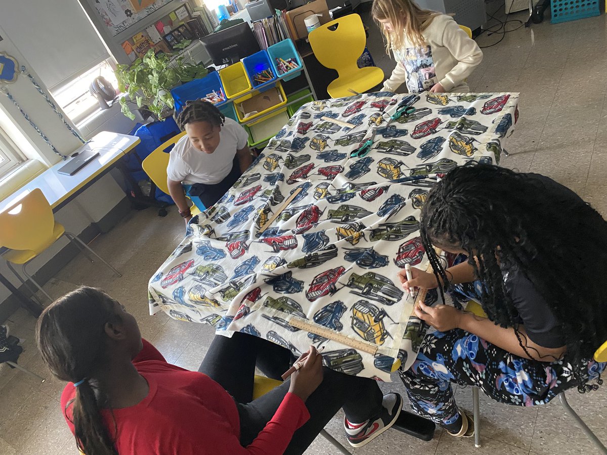 Ms_Frydlewicz's tweet image. 7th grade @ExploreWestport #ProjectLinus blanket number 25 in the making! @WestportMS @ExploreJCPS #CTE #middleschool #Discoverthepossibilities