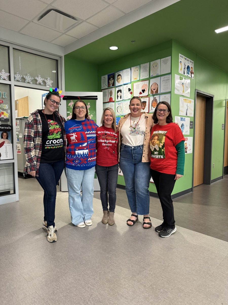 Very merry! 💚❤️❄️ #4thgrade