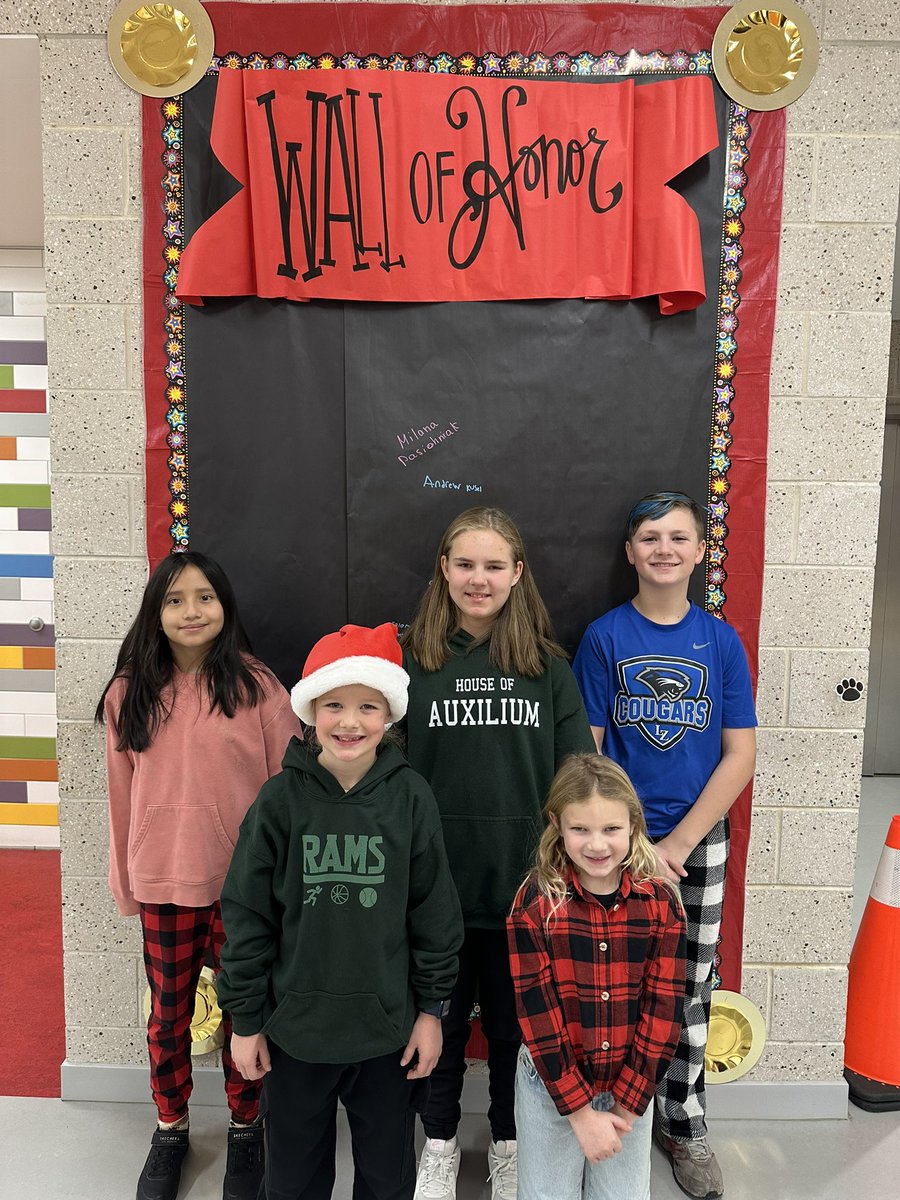 May Whitney celebrates students who earned a positive office referral from their teachers for displaying our D95 values! #igniteandinspireD95 #Empower95

Signing the MW Wall of Honor!