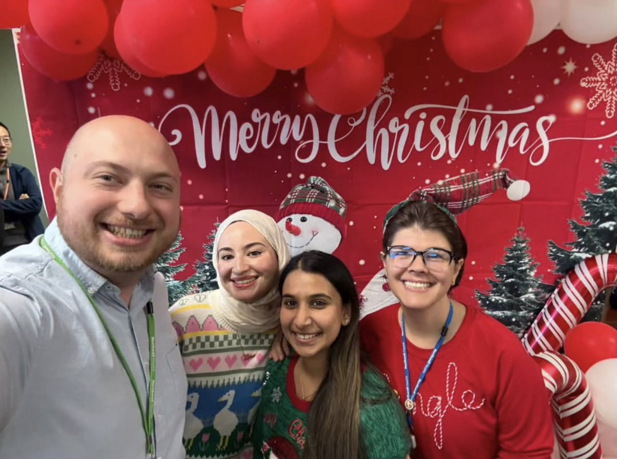 ZuckerPathRes's tweet image. The festivities have been plentiful this week 🎈Wishing everyone a Happy Holiday Season ☃️