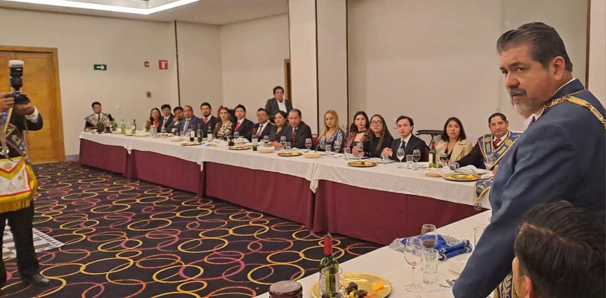 MRGLValleMexico's tweet photo. “La base y respaldo para la masonería, es su gran familia que apoya a los hermanos para continuar en su labor a favor de la humanidad” 

Señaló el MRGM Ángel González Cruz, al participar en los brindis de Solsticio en Tenida Blanca, de la RLS Melajim Bet No. 216, de Huejotzingo. https://t.co/uCDQmESJn6