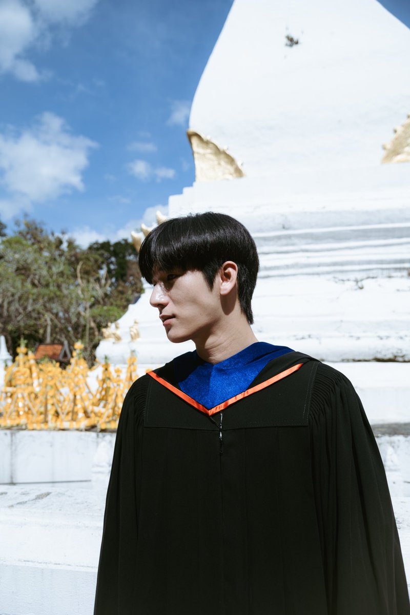 MlovesB88's tweet photo. I'm soooo proud and happy for you @mos_psl !!!!!! Enjoy today and know that I'm celebrating all the way across the world🥳🥳🥳🥳🥳❤️❤️❤️❤️❤️
MOSLHONG GRADUATED

#MoslhongGraduationDay
#moslhong https://t.co/VIj2ss7AyH
