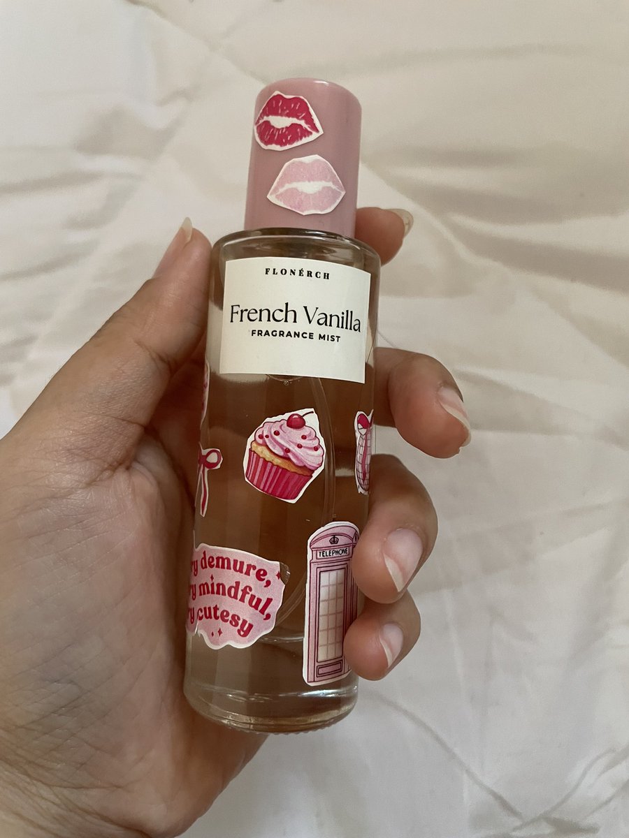 yanaazmill's tweet photo. 4. Perfume Flonerch

My fav perfume local brand!! French Vanilla ni my fav scent. Bau soft and creamy. Memang bau macam cupcake or ice cream vanilla.

Semua perfume Flonerch memang tahan lama😤🫶🏻

https://t.co/v2KHQgdRWa https://t.co/mVYD45wE4M