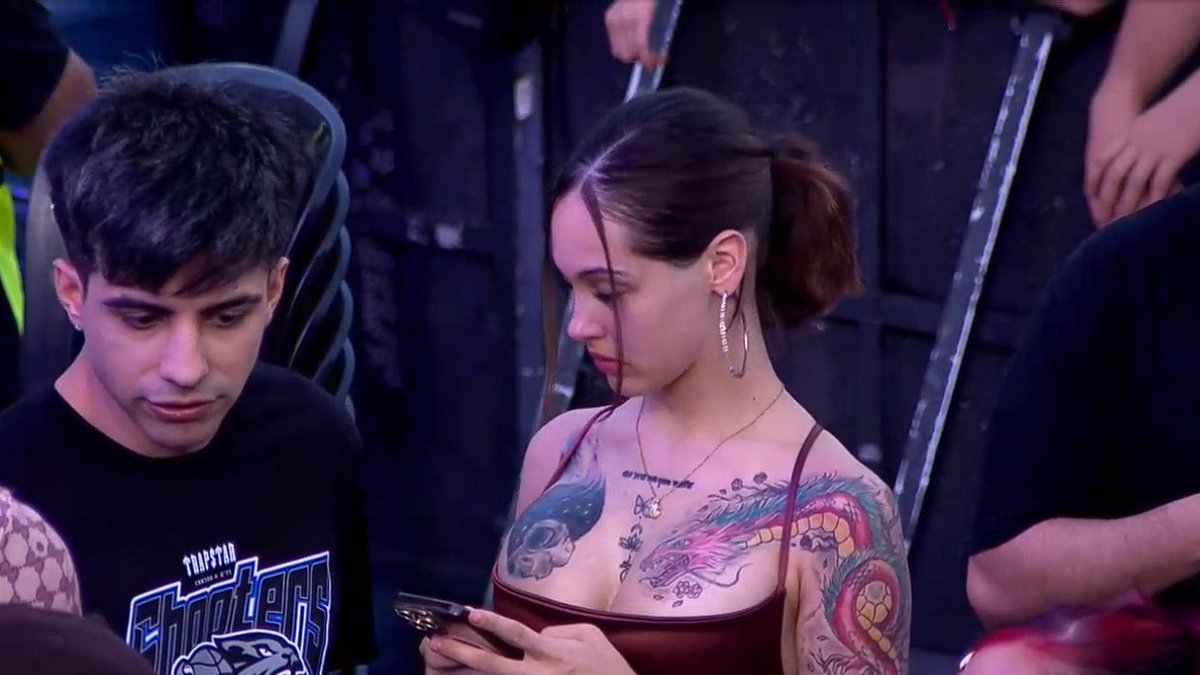 EL VERDADERO ROBO DE #ParenseDeManos2 

@Xypherz1 LADRON AJSSAJSAJSA