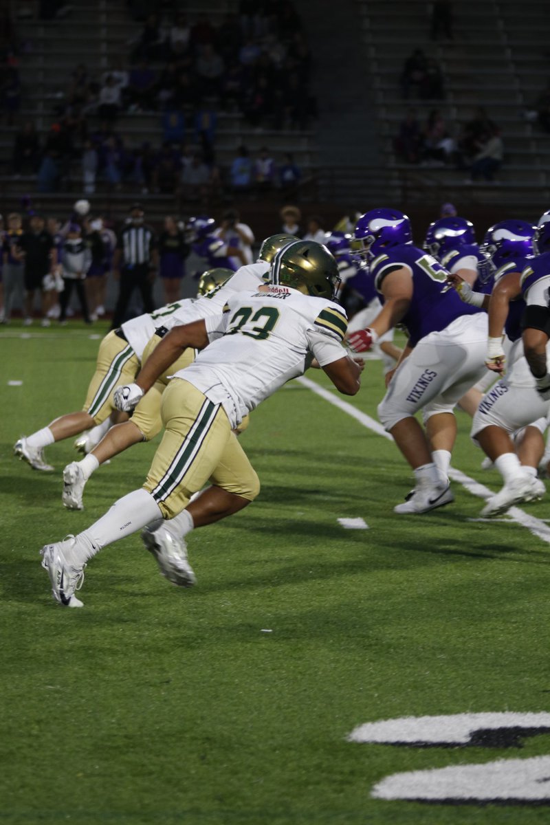 MakhiMiller60's tweet photo. Bless to have received all region defensive end for 3A Washington, put in time and all my heart for this recognition and I am filled with gratitude to have gotten it. Proud of myself for achieving my goal to end the football season. #EBELIEVE #EWAY @SwainChristian5 @WellsCaleb51 https://t.co/QlwAKmZZUe