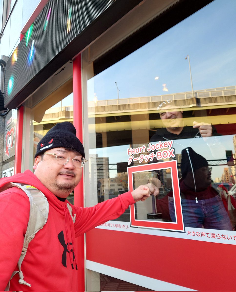 PURIPURIBAJIRU's tweet image. ガラス越しなのに緊張する相方。上尾からって呼びかけてもらえた！　#mb810