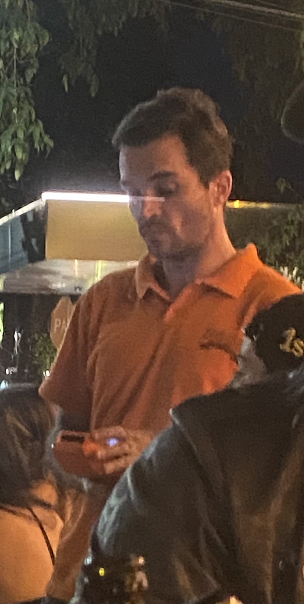 leokeith_'s tweet photo. @Gaules Olha quem eu encontrei esse mês: você de 2018 garçom e o @fillipebt  no metrô kkkk https://t.co/tkfW8eoKPT