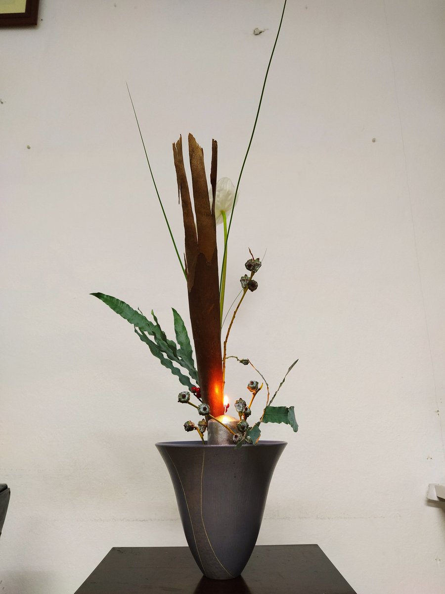 Ikebana de navidad 🎄 feliz navidad 🎄 
<a href="/Carmen_Lomana/">Carmen Lomana</a> <a href="/FIONAFERRER/">Fiona Ferrer-Leoni</a> <a href="/BisilaBokoko/">Bisila Bokoko</a> <a href="/rossydpalma/">rossydepalma</a> <a href="/asanact/">Antonia San Juan</a> <a href="/ikenobo550/">いけばな池坊【公式】</a> <a href="/shiranmaki/">紫蘭まき</a> クリスマスおめでとうございます✨#クリスマス生け花 #生け花