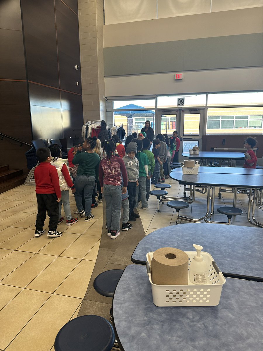 Ms. Koehler and Ms. Manriquez practiced cafeteria expectations with their students. Thank you for keeping routines and expectations high during the holidays!