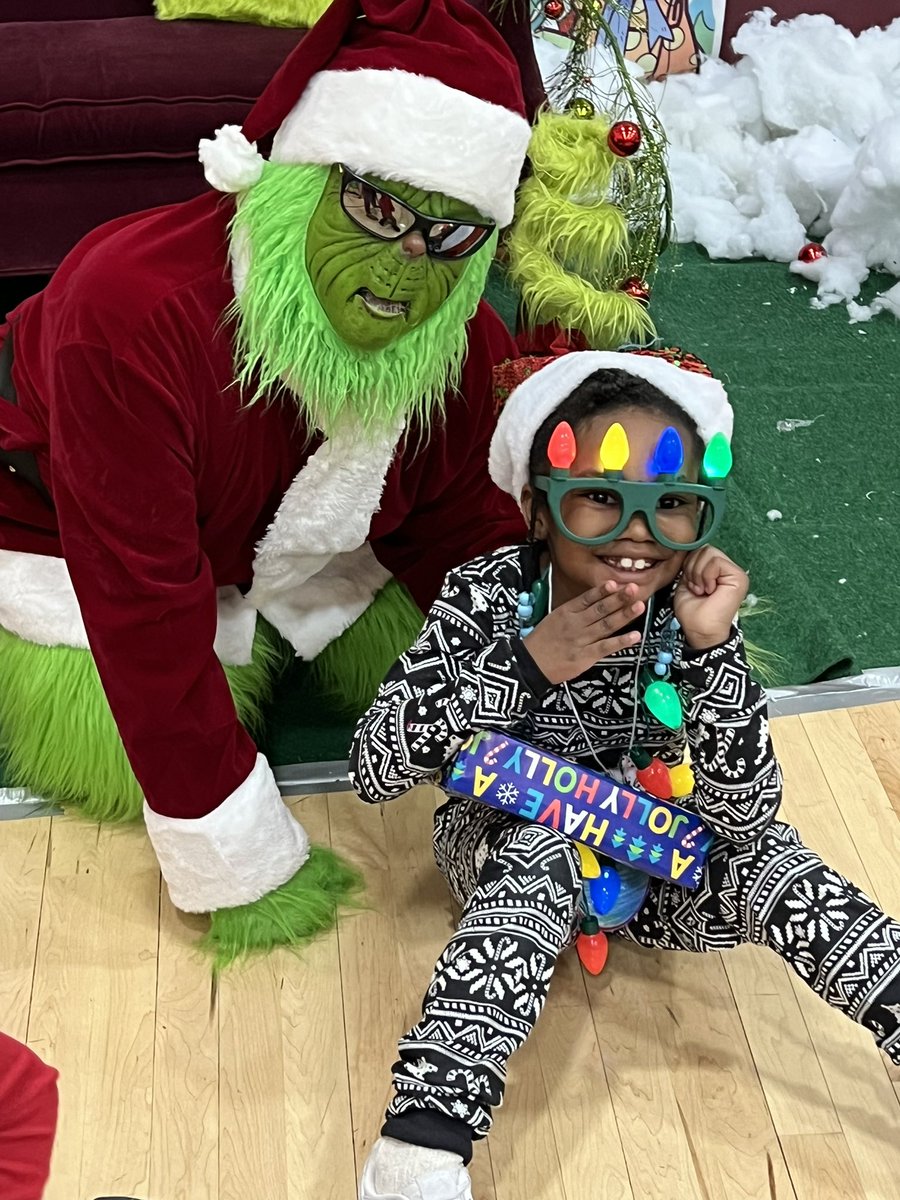 ECLC_PSD's tweet photo. Today was a truly magical day at ECLC! The Brothers Before Others organization visited us and transformed our gym into a Winter Wonderland for all the students and staff to enjoy. https://t.co/Q1EtJtwAEp
