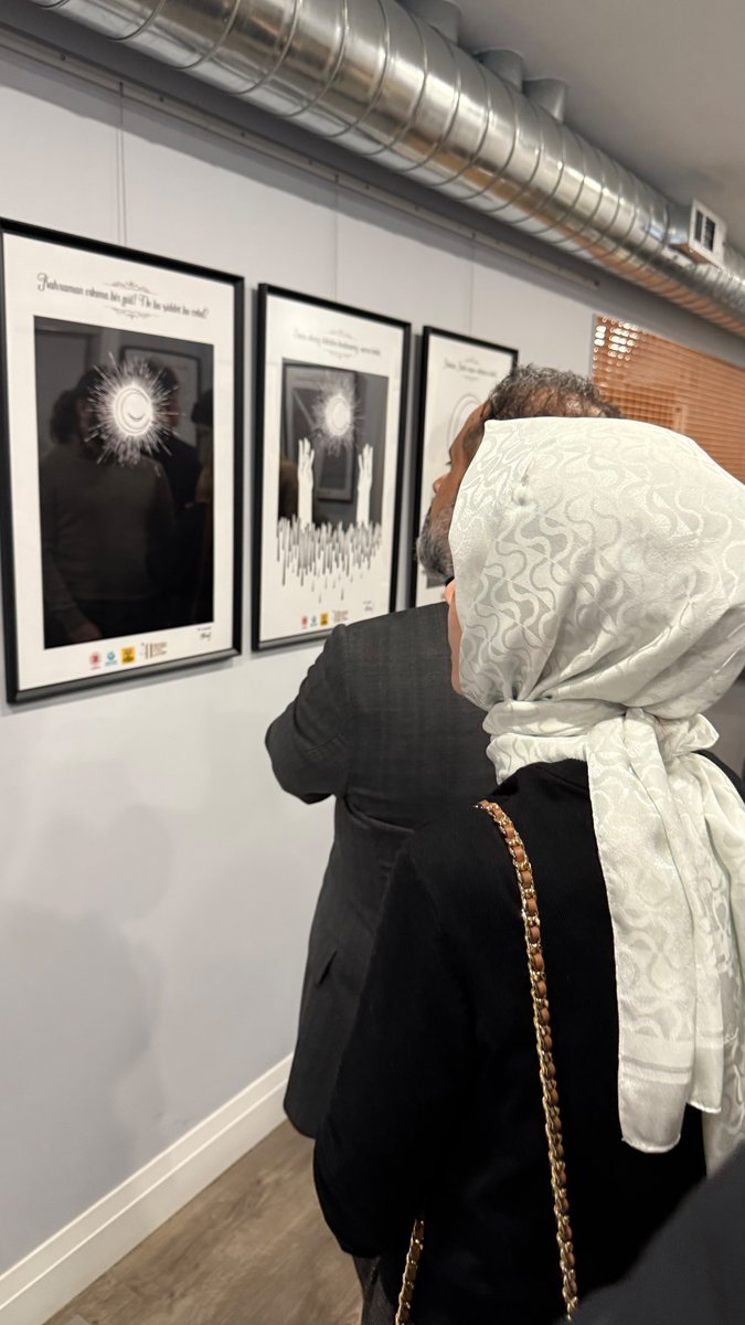 yeekanada's tweet photo. 🇹🇷We Commemorated Mehmet Akif Ersoy Through Hasan Aycın’s Stunning Illustrations 📷 The 41 Mısra 41 Çizgi (41 Verses 41 Illustrations) exhibition, organized as part of Mehmet Akif Ersoy Commemoration Week, was officially opened on December 18, 2024, at the Toronto Yunus Emre Institute.  The program began with opening remarks and concluded with a heartfelt recital of the Turkish National Anthem by YEE Turkish language students, followed by a delightful reception.  The exhibition showcases 41 works by the renowned illustrator Hasan Aycın, originally created in 2021 to mark the Year of Mehmet Akif and the Turkish National Anthem. Each illustration offers a unique interpretation of a verse from the anthem, delivering a profound visual narrative. This significant exhibition will remain open to art lovers in Toronto until December 27, 2024. We warmly invite everyone to visit and experience it!  We extend our deepest gratitude to the

@Konyabuyuksehir

for their invaluable support in making this exhibition possible. A special thank you also goes to Urla Fine Foods for providing the delicious treats at the opening reception.