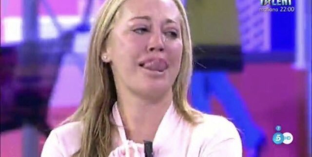 R_Myriam's tweet photo. Vosotros sois muy jóvenes pero antiguamente veíamos la soledad del ganador despidiéndose de la casa y era la persona elegida de apagar las luces. Eso era magia, eso era GH. #GHFinal #GH19D https://t.co/gkASSsQfDQ