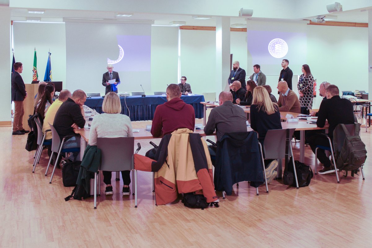 PJudiciaria's tweet photo. Formação internacional de Advanced Level Document Officers (ALDOs) no IPJCC (Academia Parceira da @Frontex , European Border and Coast Guard Agency) estreia-se na @PJudiciaria de 🇵🇹.
👌Foram 10 dias de formação, de 2 a 13 de dezembro.
#PolíciaJudiciária #IPJCC #CursoAldo https://t.co/oxg1kZ9vyF