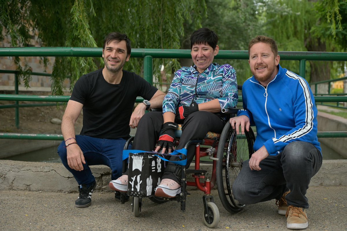 ACOMPAÑAMOS LA FUERZA PRODUCTIVA DE NUESTRO VALLE

Recorrimos la localidad de Dolavon junto a su intendente, <a href="/dantebowen/">Dante Bowen</a> , y visitamos diversos emprendimientos productivos y obras de infraestructura y mejoramiento urbano que están en marcha.

Dolavon, y todo nuestro Valle,tienen