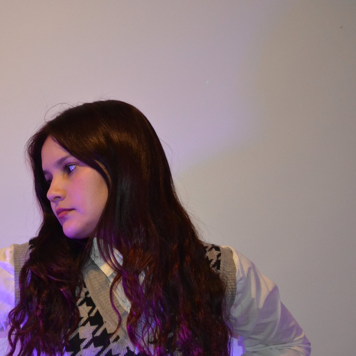 "Religión" el día de ayer fue la canción más escuchada de Lumilov en Spotify.

+  (98)  =  643

+  (86)  vs  ayer