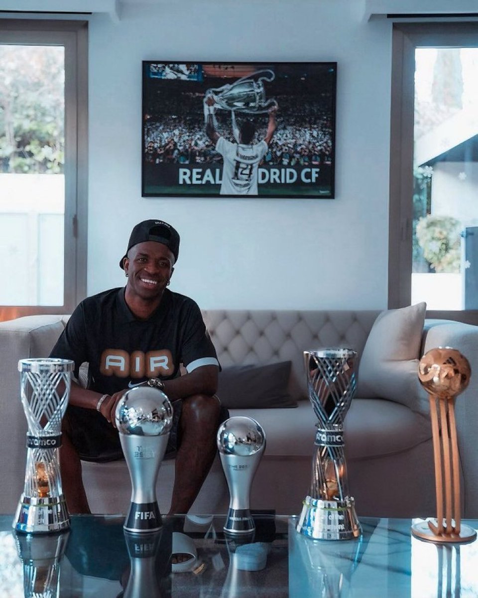 VINICIUS JUNIOR, AURA.