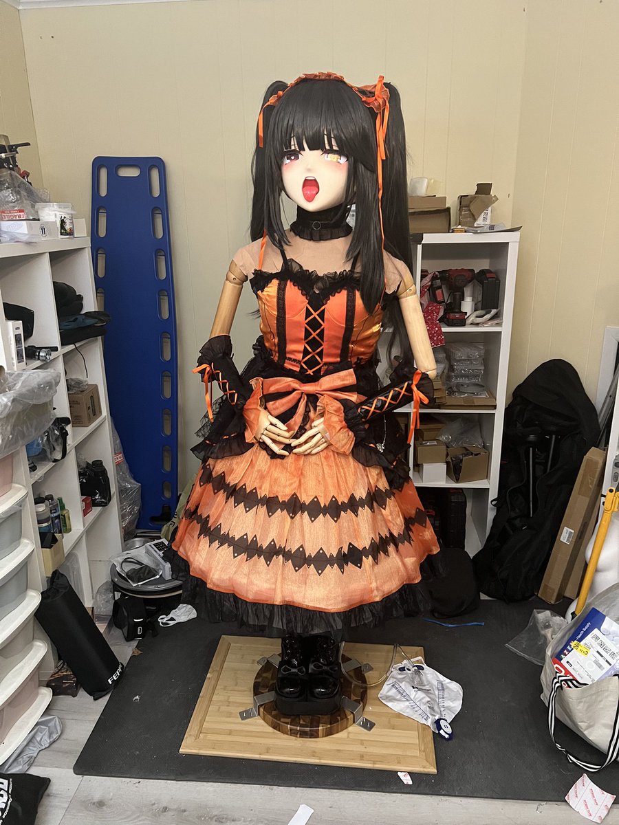 KANEKEN47's tweet photo. 女囚岁岁的劳改项目当然是当作服装人偶咯 https://t.co/5BtG2gaQ8o