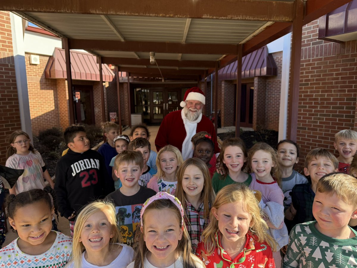 When Santa shows up at recess! 🎅🏻 <a href="/ocpslittlechief/">Oconee Primary</a>