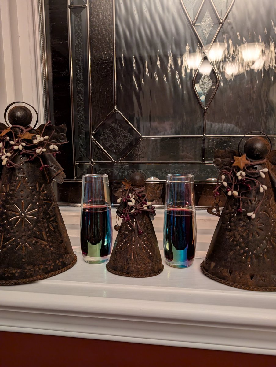 On Day 19, we have Cure Royale cocktails: essentially a Kir Royale but fortified with red wine so that it goes well with Disintegration by The Cure

#CocktailCalendar2024