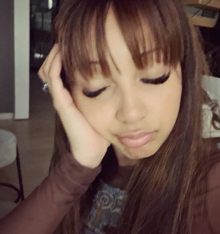 belikebei's tweet photo. cuando estoy hablando con un chico y él dice que su ex estaba loca y ahora tengo que bloquearlo porque las chicas no están locas sin razón https://t.co/eWzhy4NT3w