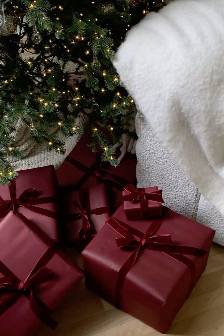 girluponastar's tweet photo. 6 days until Christmas!🎄🤍 https://t.co/WA4Glj7dgJ