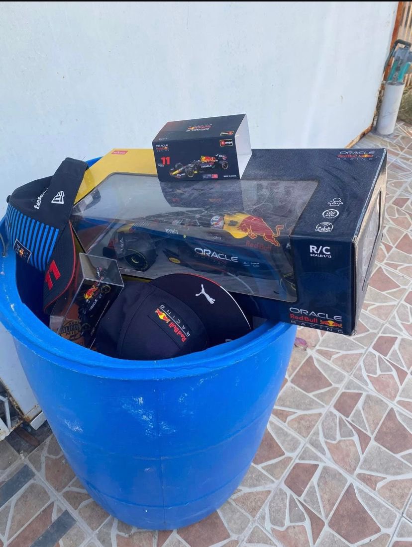 hekfre's tweet photo. @ATellodeMeneses Así es … #checoperez #CHECOUT no más Redbull https://t.co/y2zIPGb1cW