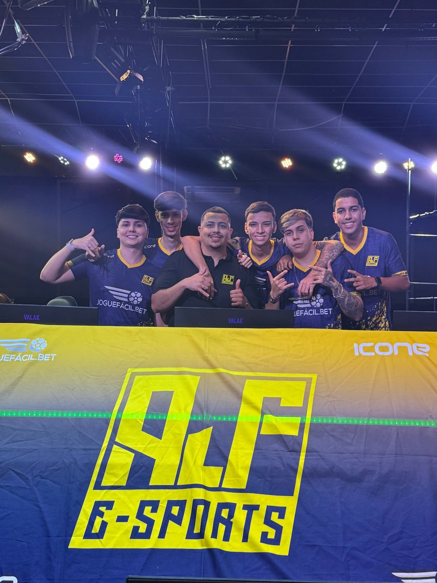 é galera tivemos que mudar a última dança para amanhã😼

GARANTIMOS NOSSO 2X0 CONTRA O TEAM ELTIN E ESTAMOS NA PROXIMA FASE DA COPA CAPÃO💛

Agradacemos a torcida e nos vemos novamente amanhã 💛

#GOAJF