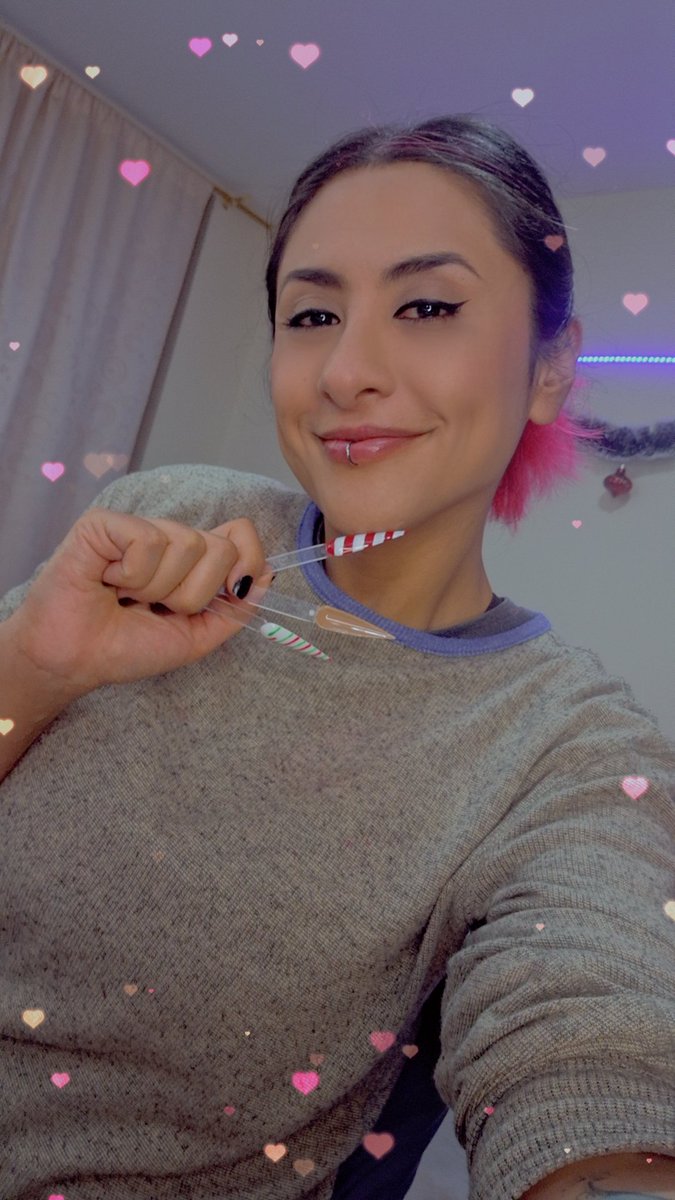 annfernal's tweet photo. Being all Christmasy and crafty and bimbo and stuff right now, wanna hang out? 💜 I'm online https://t.co/c8CgG8cWly https://t.co/87VQgiXASA