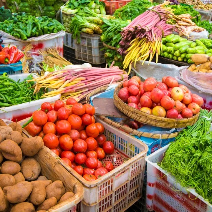 ModernAgri_Tips's tweet photo. This festive season, let’s support local smallholders. 

Every purchase strengthens livelihoods, boosts communities, and brings fresh, sustainable produce to your table. 🌱🛒

#SupportSmallholders #BuyLocal https://t.co/lsfncpzQ1T