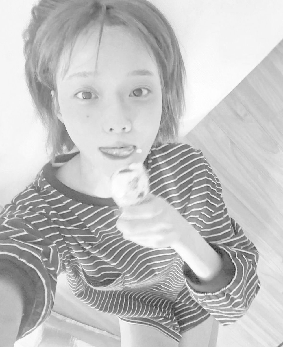 ㅤ
And I can be needy, way too damn needy
I can be needy, tell me how good it feels to be needed
I can be needy, so hard to please me
I know it feels so good to be needed
ㅤㅤ