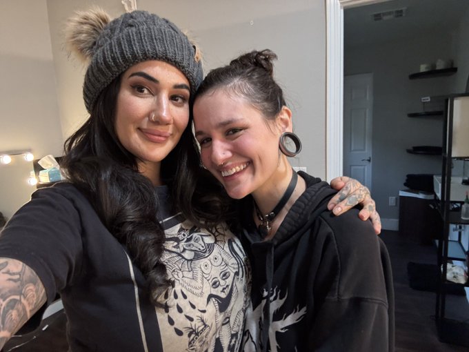 1 pic. I beat up @lunalovelyx till she cried ❤️ https://t.co/0ZiZjdlqpv