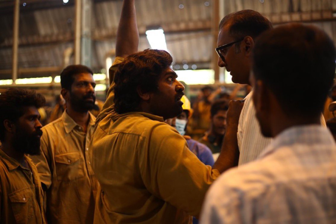 Letsknowit07's tweet photo. #ViduthalaiPart2 🔥 A masterpiece by VetriMaaran with powerful and impactful dialogues that resonate deeply! 💥 His wise ideology and unflinching political commentary are what make this film unforgettable. 👏🔥 #VetriMaaran #PowerfulDialogues #TamilCinema #Viduthalai2 https://t.co/Y8lwVN0PZV
