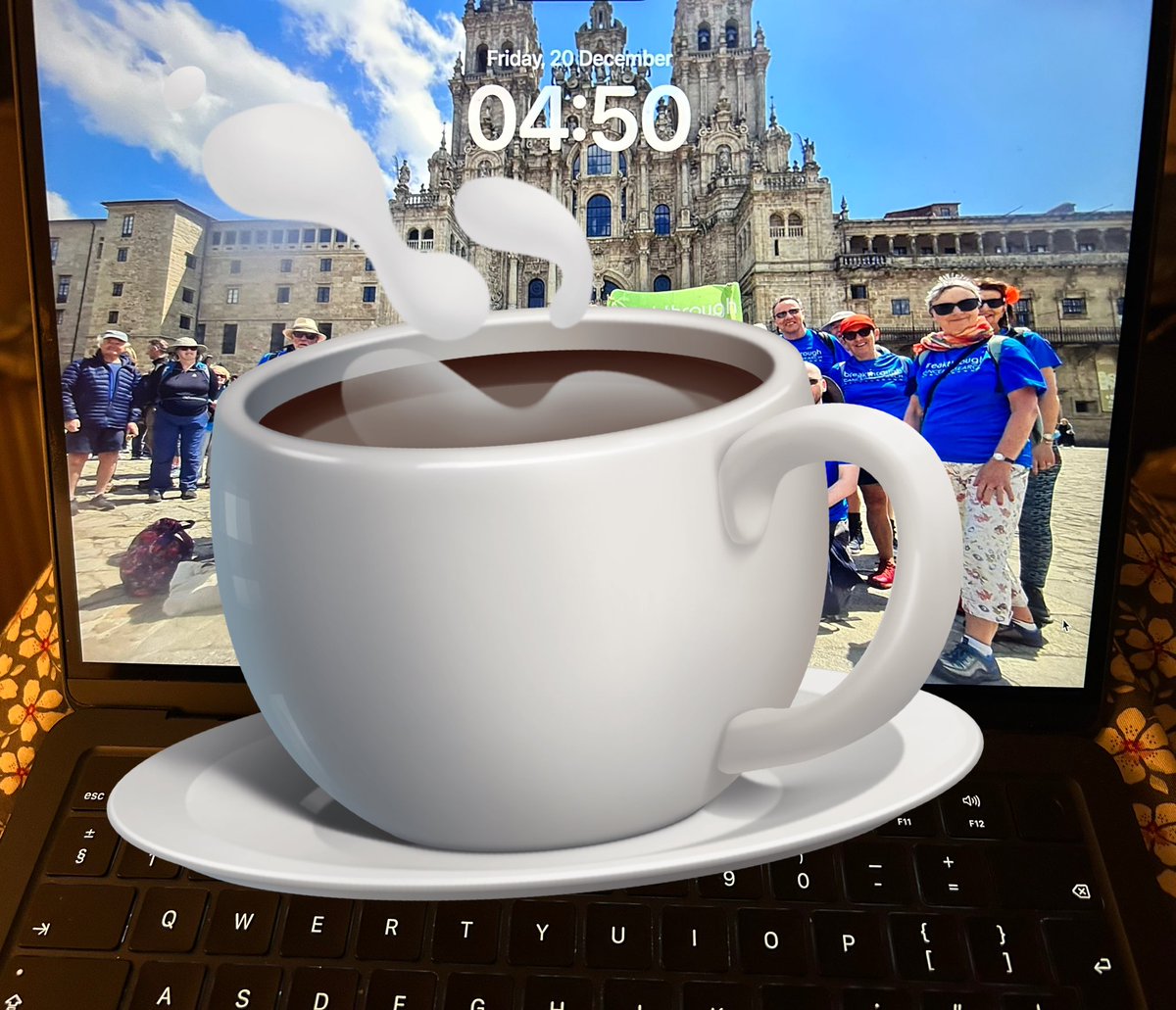 DeasyPamela's tweet image. What else would I be doing at this hour of the morning 🙈 04.50am #lastassignment #Fridayfeeling #schoolsout 🥳