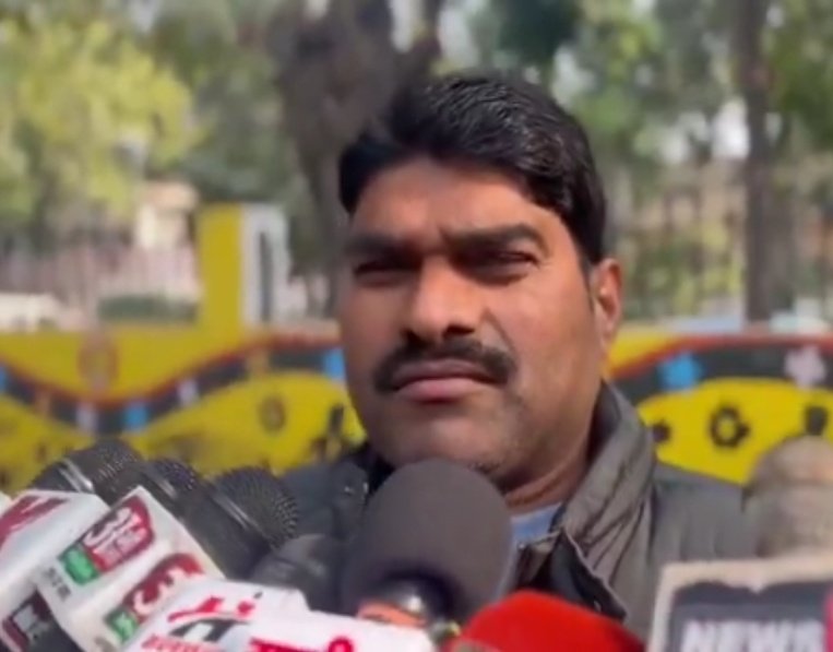 JaikyYadav16's tweet photo. अब तो NDA के सहयोगी भी अमित शाह जी के बयान के ख़िलाफ़ बोलने लगे हैं!

जयंत चौधरी जी की पार्टी RLD के प्रवक्ता कमल गौतम ने अमित शाह जी के बयान पर प्रेस से कहा कि 

"अमित शाह जी का बयान सही नहीं है, उन्हें माफी मांगनी चाहिए" उन्होंने आगे यह भी कहा कि 

जो लोग बाबा साहेब को भगवान मानते हैं उनके विरोध में जाके ऐसा बयान देना सही नहीं है।