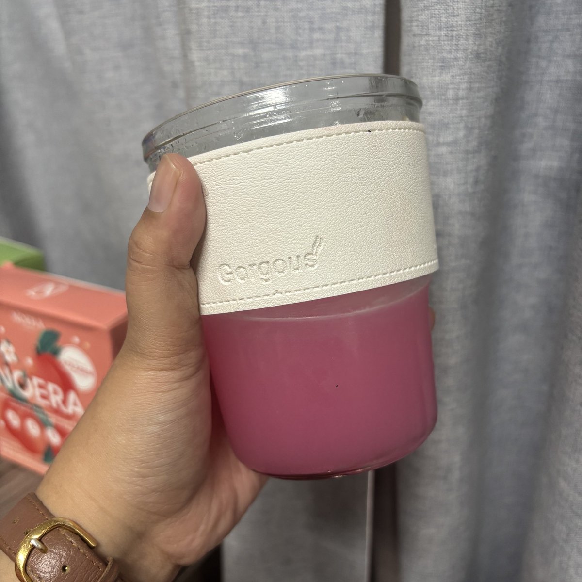 icaamsl's tweet photo. SELAIN PAKE BERBAGAI SKINCARE AKU TUH GA LUPA JUGA KONSUMSI COLLAGEN UNTUK RAWAT KULIT AKU ✨

Rasanya juga enak dan seger jadi enjoy banget konsumsinya 👌 https://t.co/o9eWc2ycwd