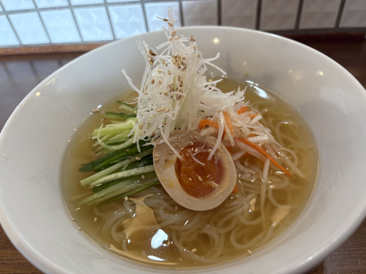 ENT8315's tweet photo. 【 #麺とエント 年末年始営業カレンダー】
年内30日まで営業します！
※12/31はオードブルご予約の方お渡しのみ
年始は1/2〜営業します！
※1/2〜4はご予約がありましたら夜も営業します。
年末年始、忘年会新年会、同窓会などなど宴会は麺とエントはいかがでしょうか？
ご予約お待ちしております😊 https://t.co/JqRAbEXsbP