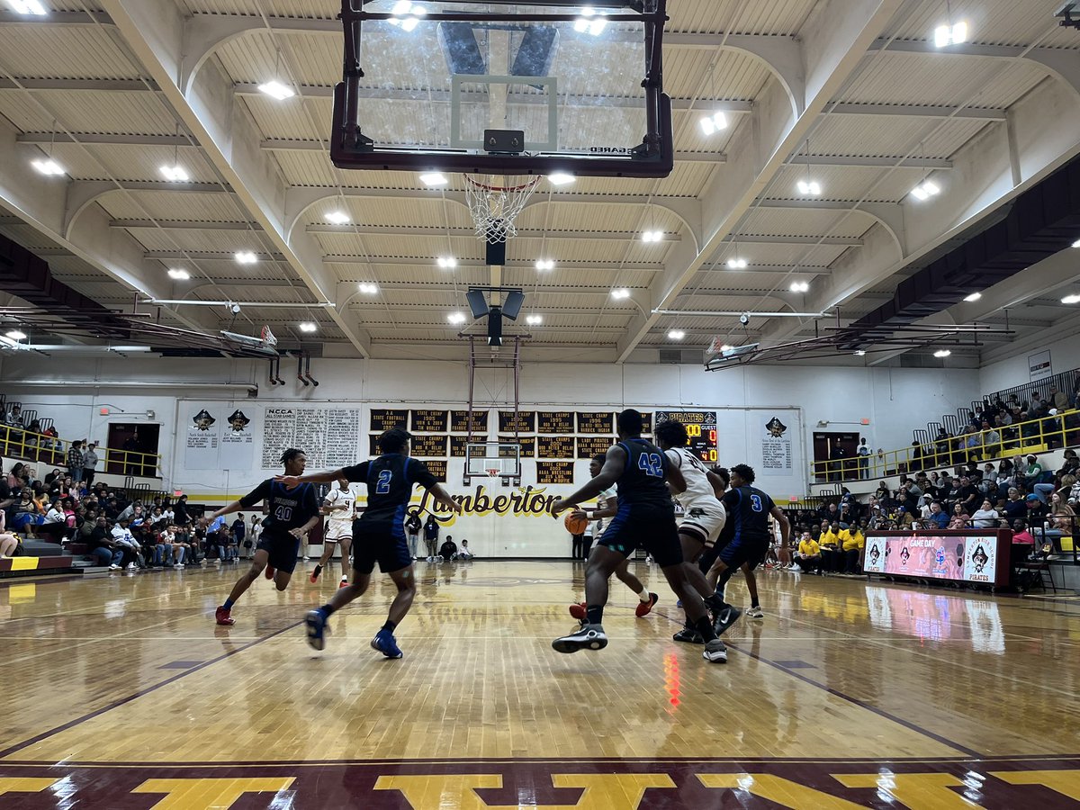 Lumberton and St Pauls boys underway in the #RobCoShootout semifinals