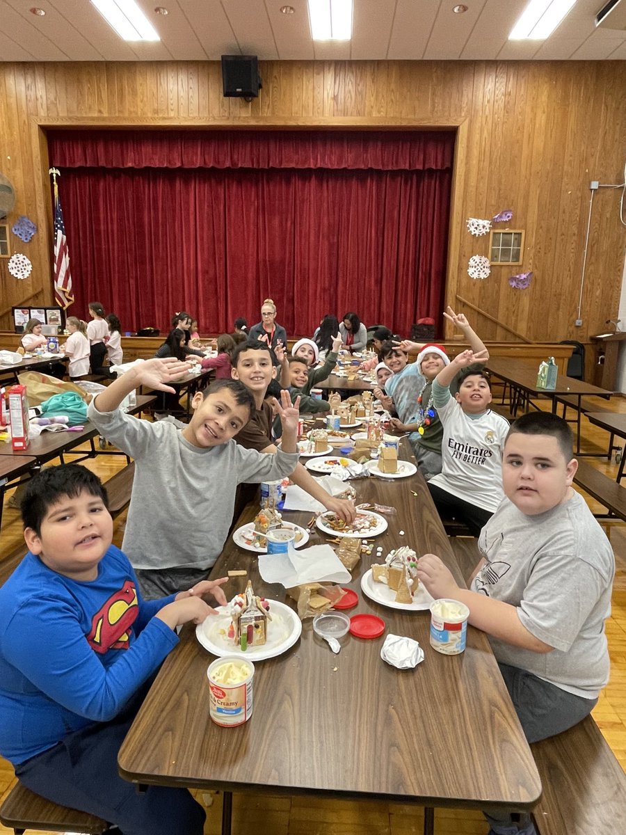 It was a great morning creating amazing gingerbread houses!