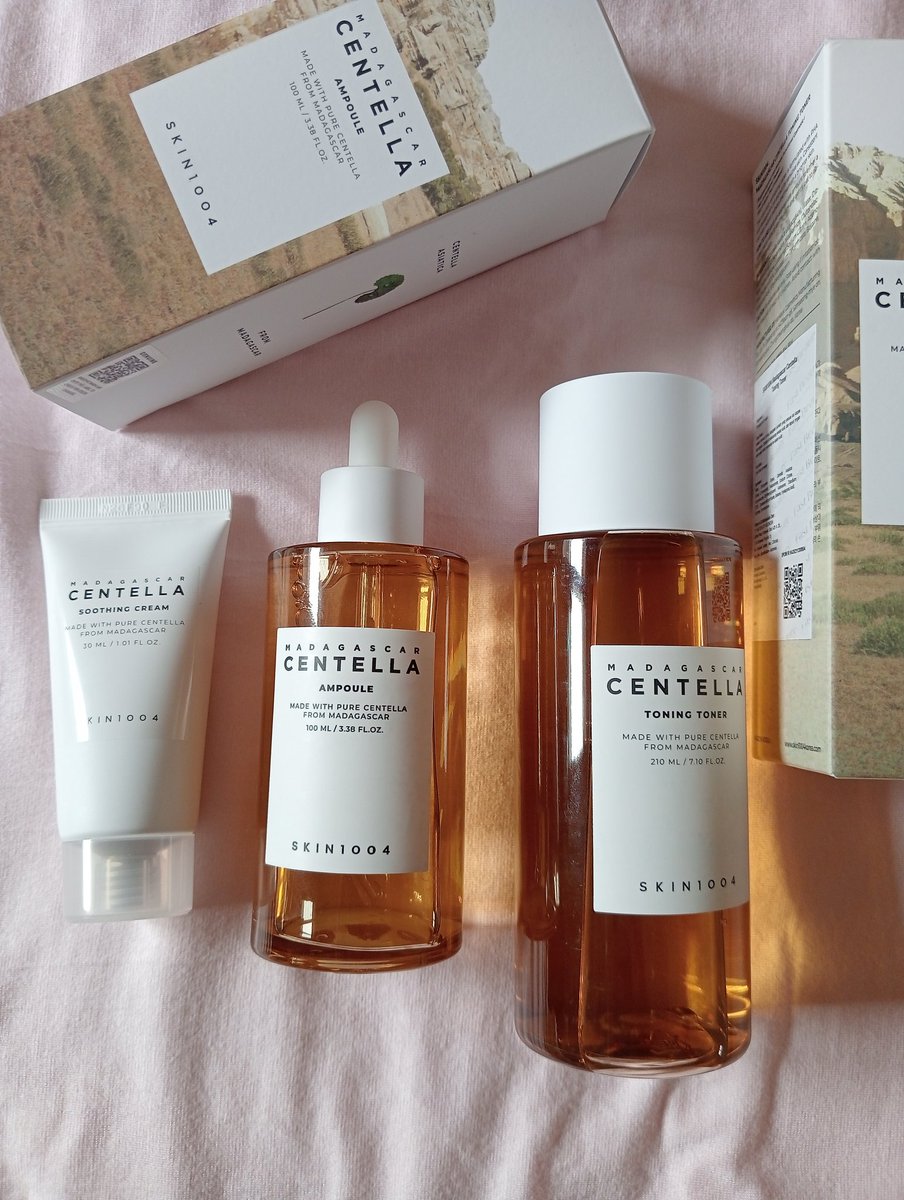 hrjbakery's tweet photo. 📌skin1004 centella Madagascar

aku skrg lg rutin pake rangkaian ini, bagus banget buat ngeredain jerawat, bruntusan, &amp; kemerahan. Beneran skincare korea hasilnya nampol banget🫵🏻😭💗

moist : https://t.co/cThNERqVns
ampoule:
https://t.co/ihNQyT9LTK
Toner:
https://t.co/9ffH4aWvTd https://t.co/9NKibsXMaj